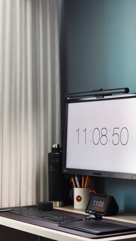 Simple Tips for Organizing a Clutter-Free Workspace at Home