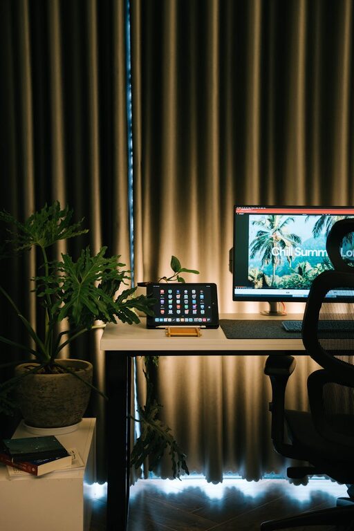 How to Create a Cozy and Productive Home Office Space